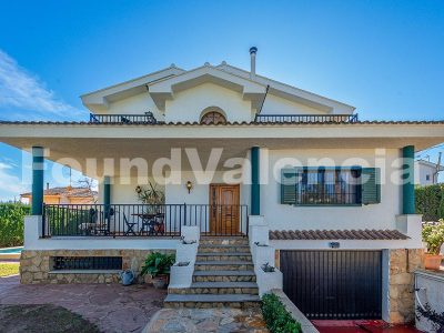 4 Bedroom  in Riba Roja