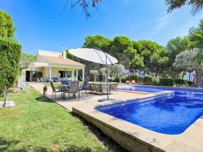 <4 Bedroom Villa with Sea Views in Moraira