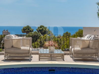Luxe villa met 5 slaapkamers en uitzicht op zee in Moraira