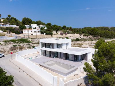 4 Bedroom Villa with Sea Views in Moraira