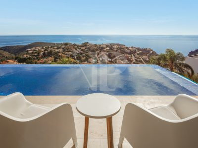 4 Bedroom Villa with 180º Sea Views in Cumbre del Sol