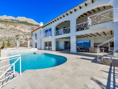 8 Bedroom Villa in Altea