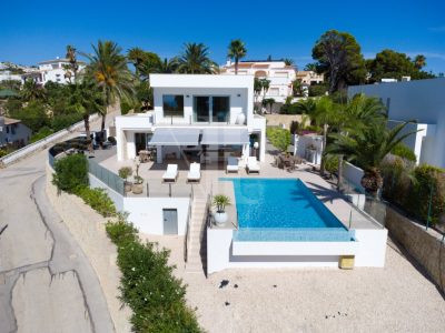 4 Bedroom Villa with Sea Views in Moraira